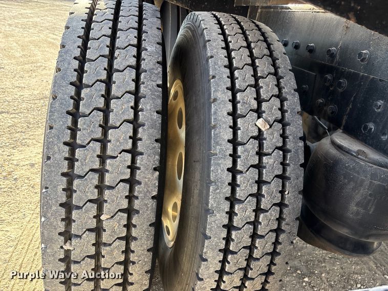 image for item EA4679 1992 Peterbilt 379 semi truck