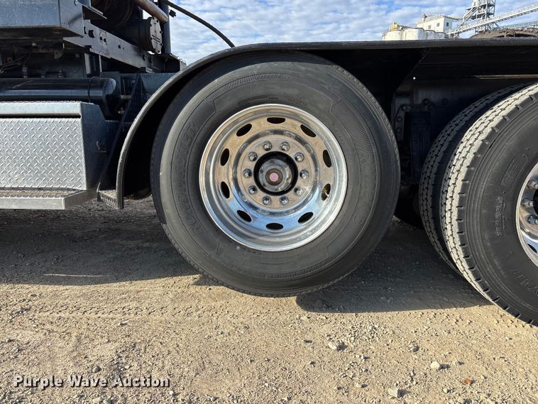 image for item EA4679 1992 Peterbilt 379 semi truck