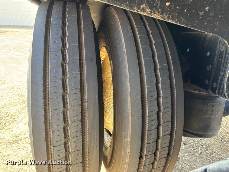 image for item EA4679 1992 Peterbilt 379 semi truck