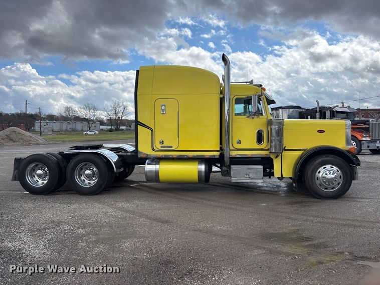 image for item EA4708 2003 Peterbilt 379 semi truck