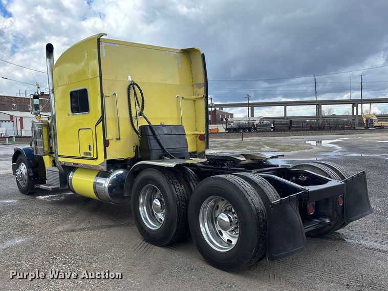 image for item EA4708 2003 Peterbilt 379 semi truck
