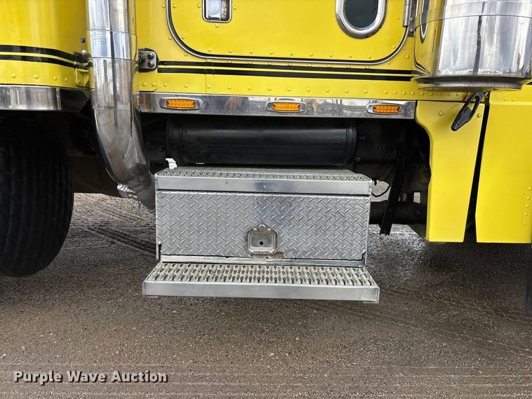 image for item EA4708 2003 Peterbilt 379 semi truck