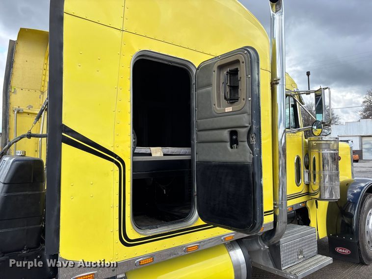 image for item EA4708 2003 Peterbilt 379 semi truck