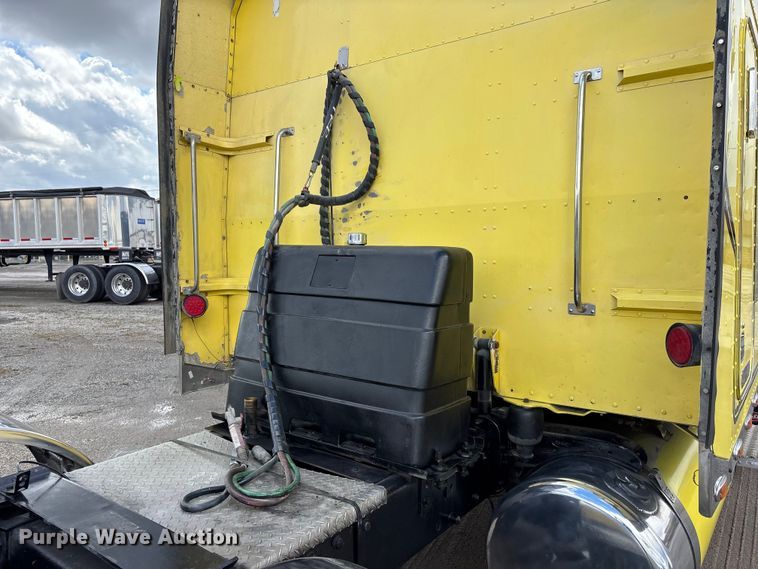 image for item EA4708 2003 Peterbilt 379 semi truck