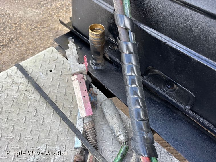 image for item EA4708 2003 Peterbilt 379 semi truck