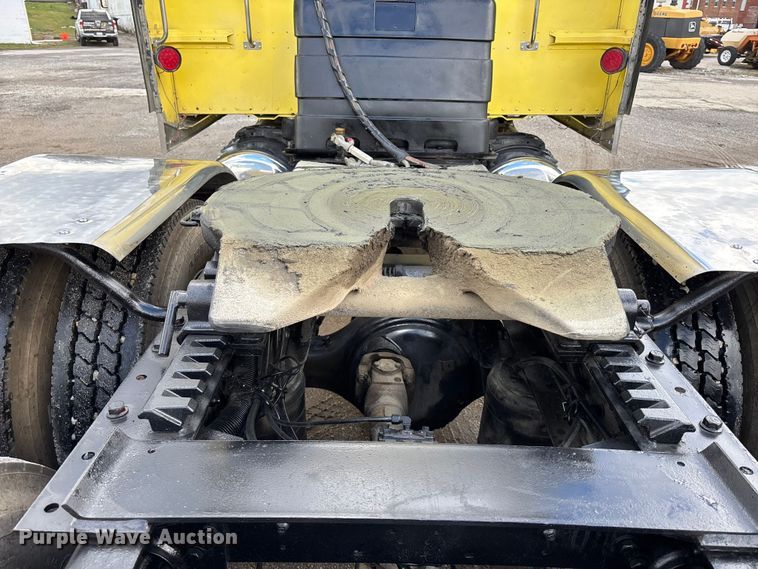 image for item EA4708 2003 Peterbilt 379 semi truck