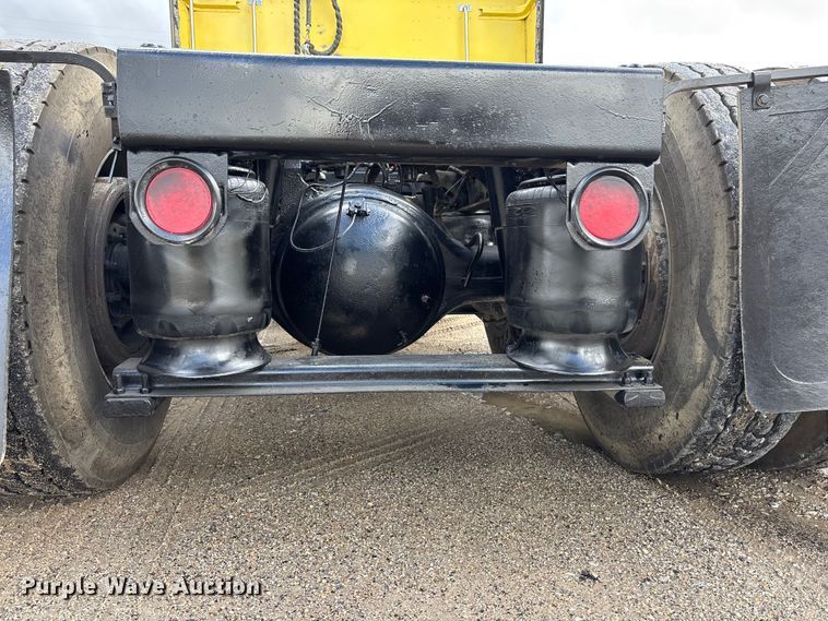 image for item EA4708 2003 Peterbilt 379 semi truck