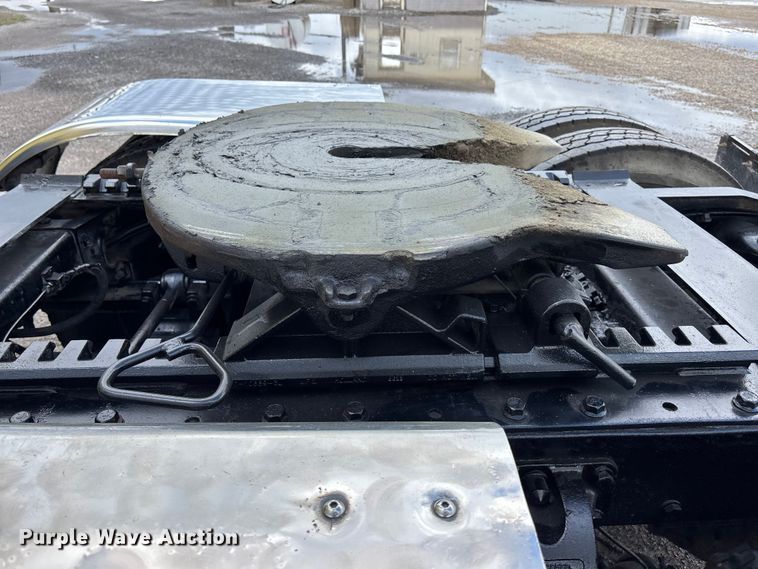 image for item EA4708 2003 Peterbilt 379 semi truck