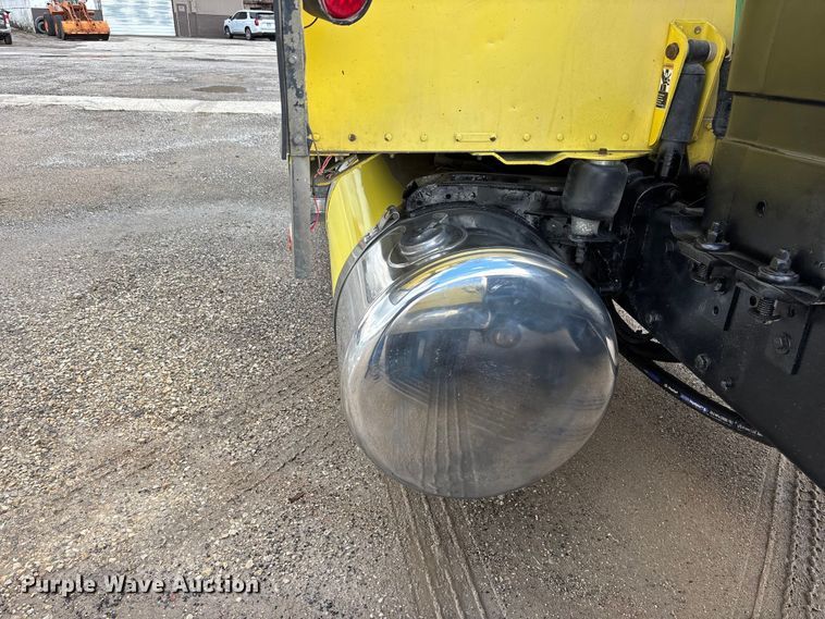 image for item EA4708 2003 Peterbilt 379 semi truck