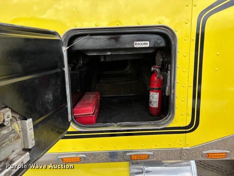 image for item EA4708 2003 Peterbilt 379 semi truck