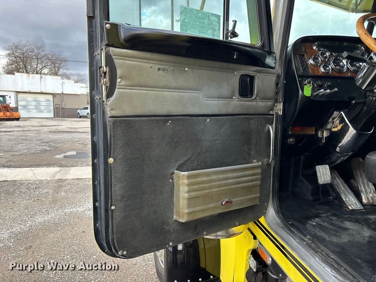 image for item EA4708 2003 Peterbilt 379 semi truck