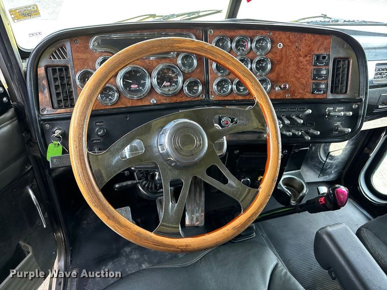 image for item EA4708 2003 Peterbilt 379 semi truck