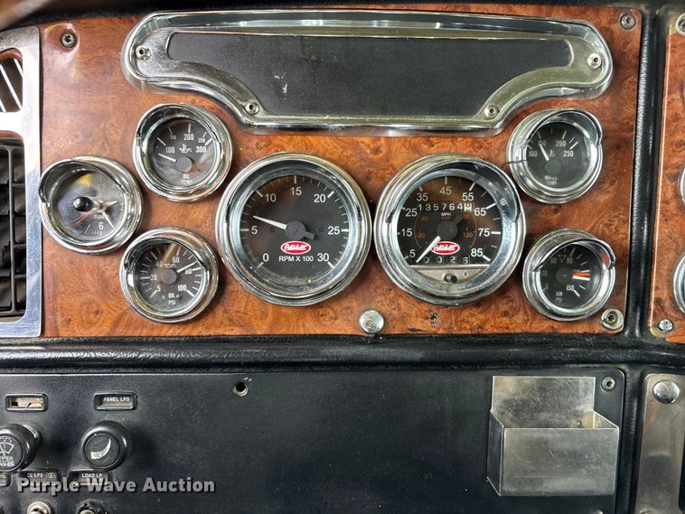 image for item EA4708 2003 Peterbilt 379 semi truck