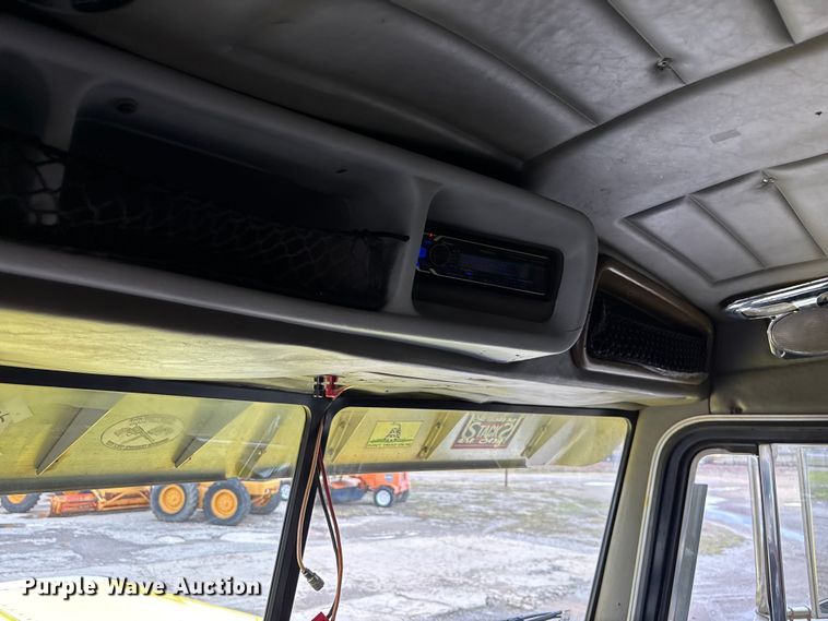 image for item EA4708 2003 Peterbilt 379 semi truck