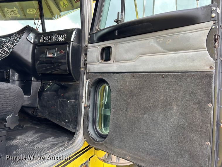 image for item EA4708 2003 Peterbilt 379 semi truck