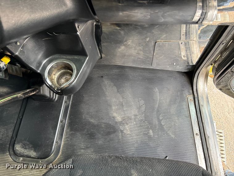 image for item EA4708 2003 Peterbilt 379 semi truck