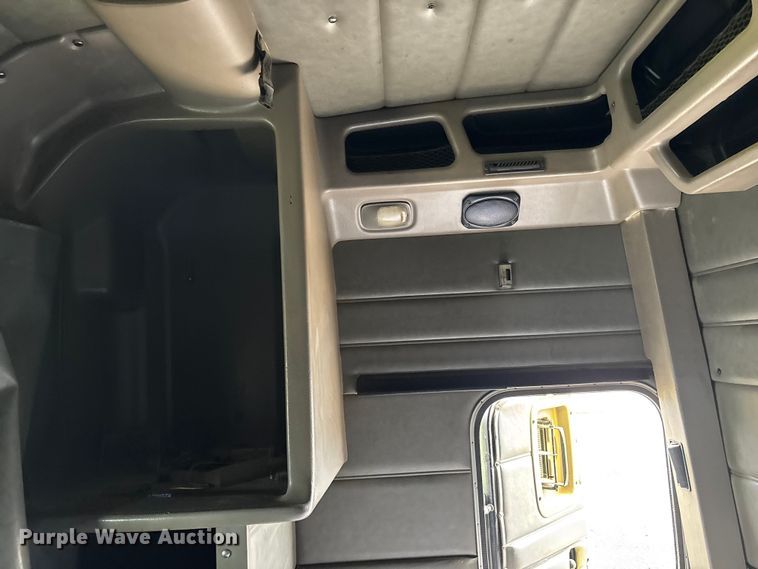 image for item EA4708 2003 Peterbilt 379 semi truck