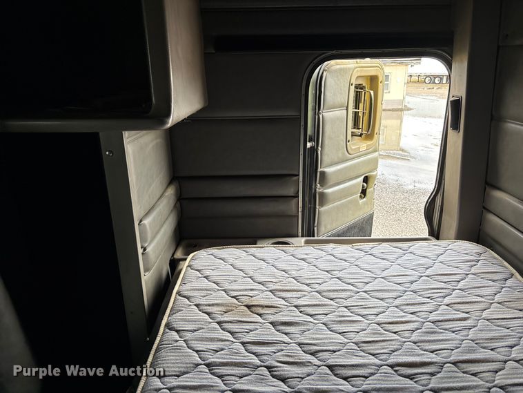 image for item EA4708 2003 Peterbilt 379 semi truck