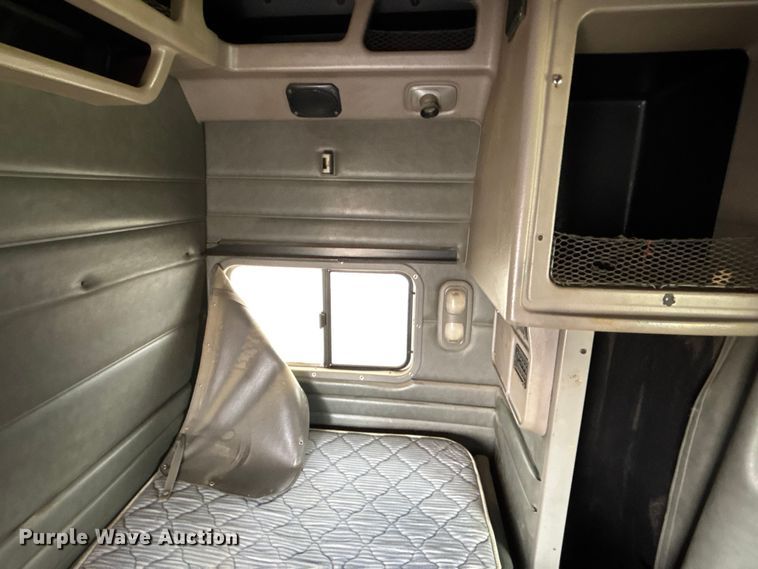 image for item EA4708 2003 Peterbilt 379 semi truck