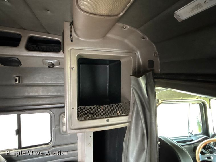 image for item EA4708 2003 Peterbilt 379 semi truck