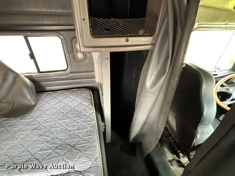 image for item EA4708 2003 Peterbilt 379 semi truck