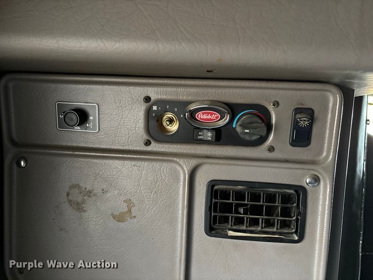 image for item EA4708 2003 Peterbilt 379 semi truck