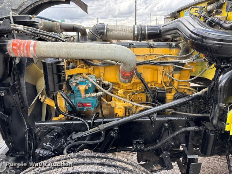 image for item EA4708 2003 Peterbilt 379 semi truck