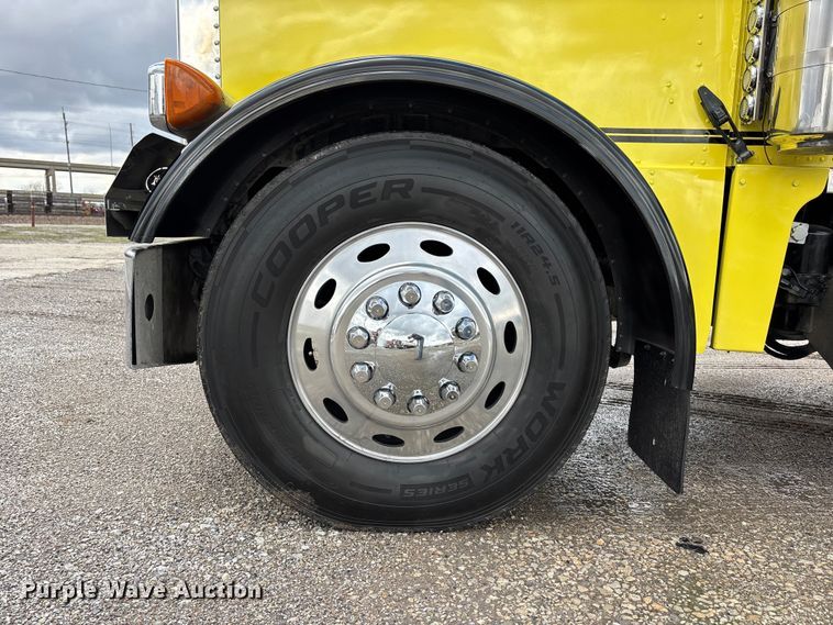 image for item EA4708 2003 Peterbilt 379 semi truck