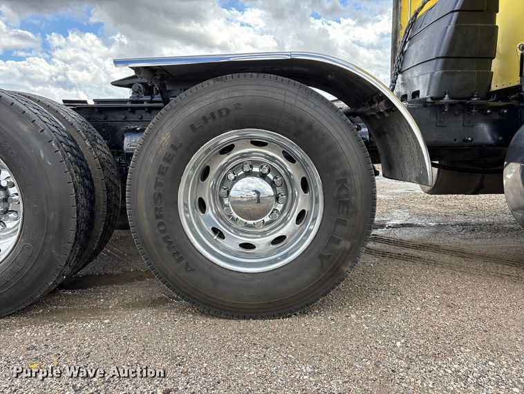 image for item EA4708 2003 Peterbilt 379 semi truck