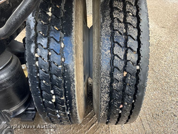 image for item EA4708 2003 Peterbilt 379 semi truck