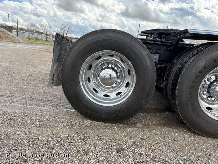 image for item EA4708 2003 Peterbilt 379 semi truck