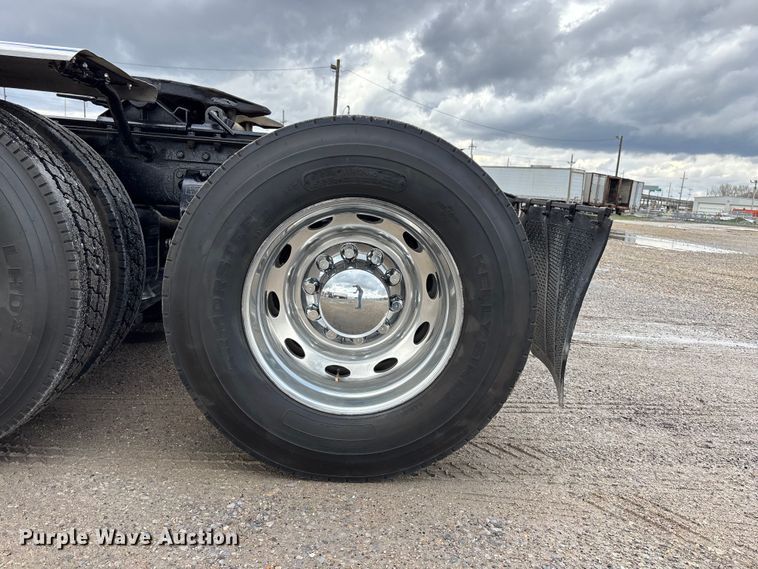 image for item EA4708 2003 Peterbilt 379 semi truck