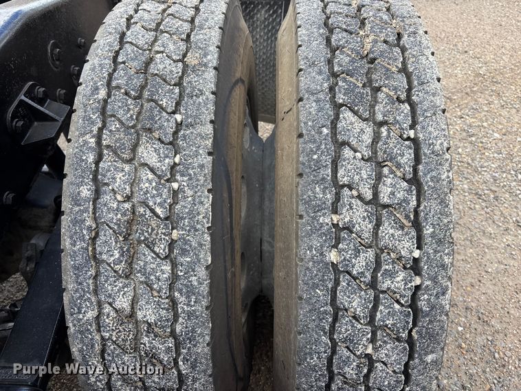 image for item EA4708 2003 Peterbilt 379 semi truck