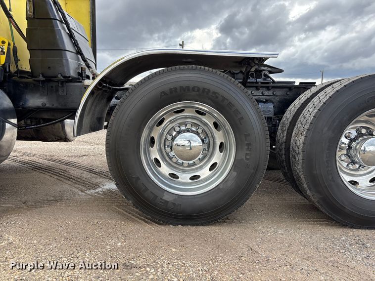 image for item EA4708 2003 Peterbilt 379 semi truck