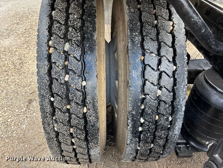 image for item EA4708 2003 Peterbilt 379 semi truck