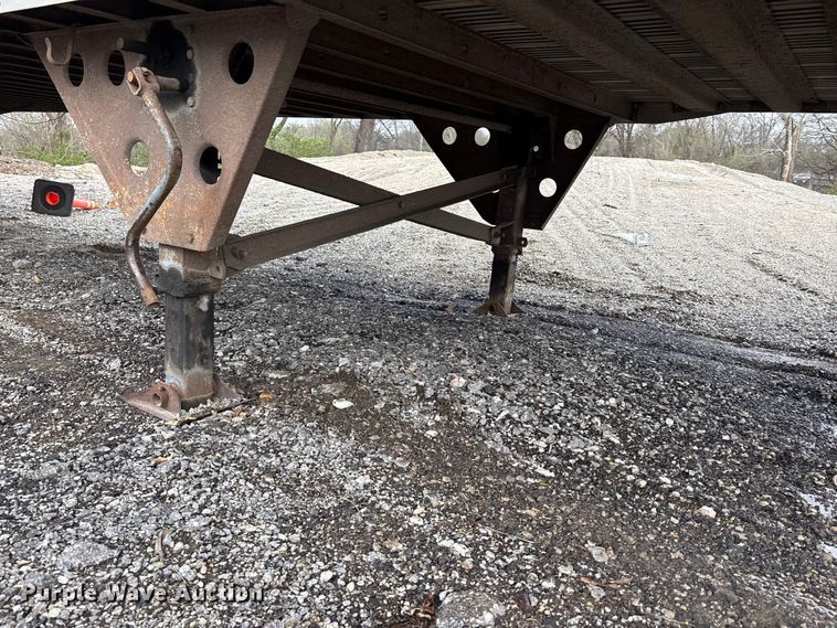 image for item EA4712 1995 Utility VS2D dry van trailer