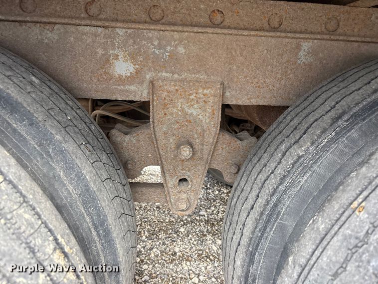 image for item EA4712 1995 Utility VS2D dry van trailer