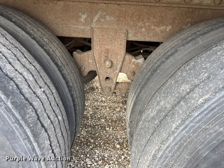 image for item EA4712 1995 Utility VS2D dry van trailer