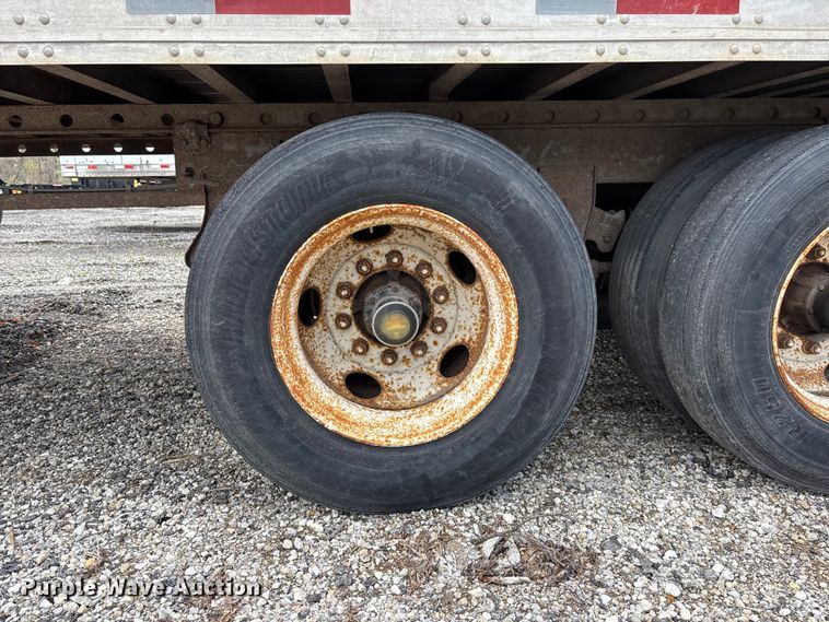 image for item EA4712 1995 Utility VS2D dry van trailer