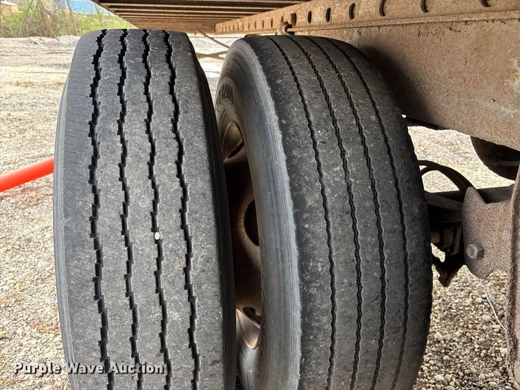 image for item EA4712 1995 Utility VS2D dry van trailer