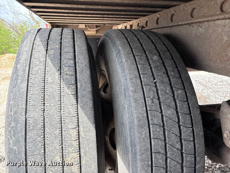 image for item EA4712 1995 Utility VS2D dry van trailer