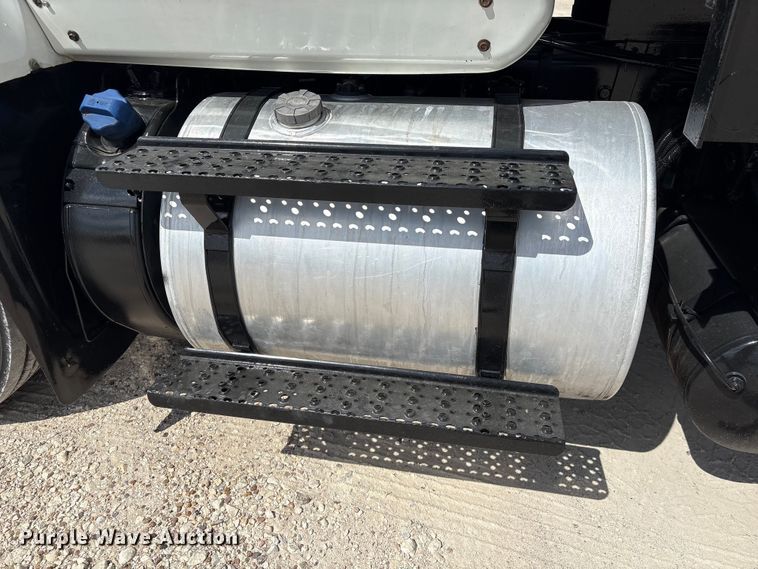 image for item EA7269 2015 International 7600 dump flatbed truck