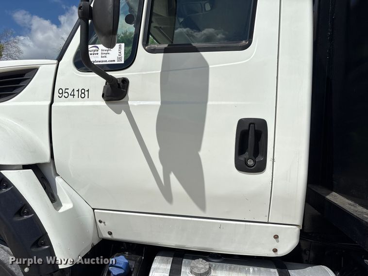 image for item EA7269 2015 International 7600 dump flatbed truck