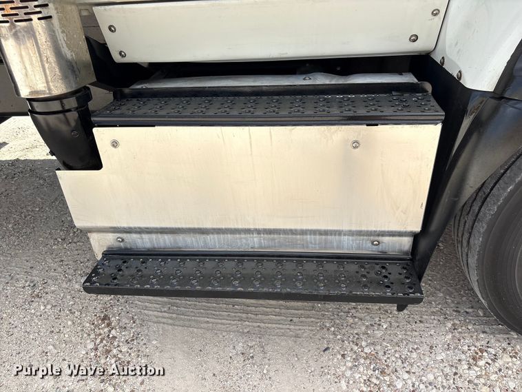 image for item EA7269 2015 International 7600 dump flatbed truck