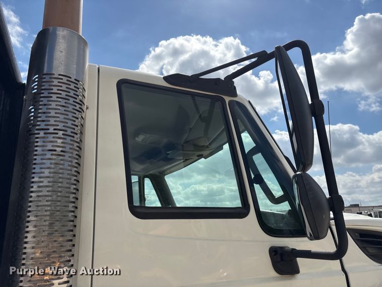 image for item EA7269 2015 International 7600 dump flatbed truck