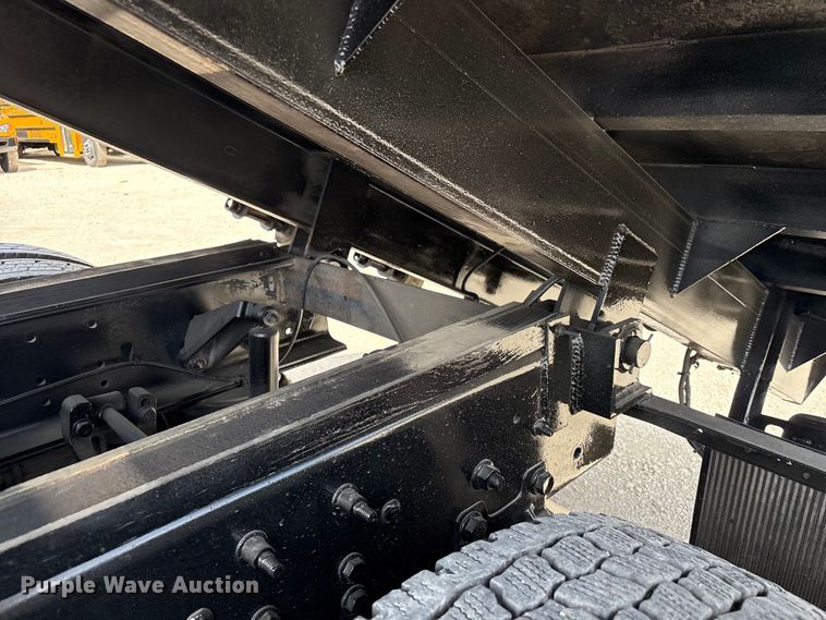 image for item EA7269 2015 International 7600 dump flatbed truck