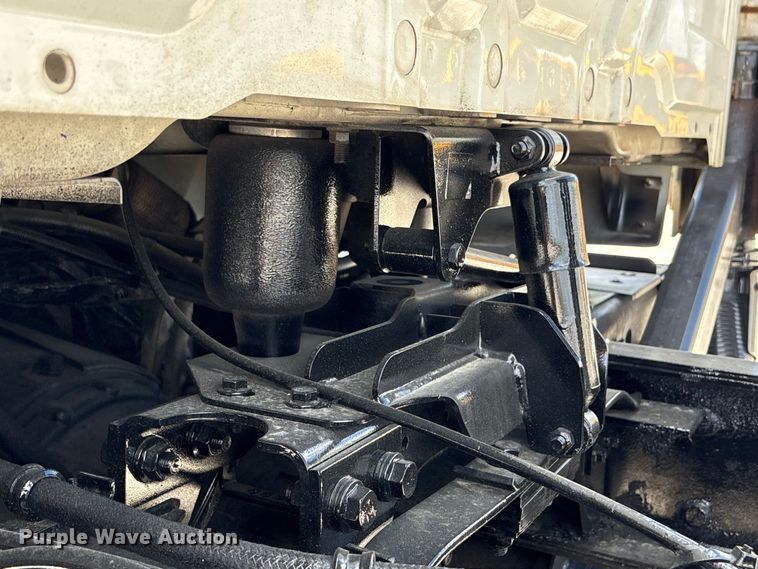 image for item EA7269 2015 International 7600 dump flatbed truck