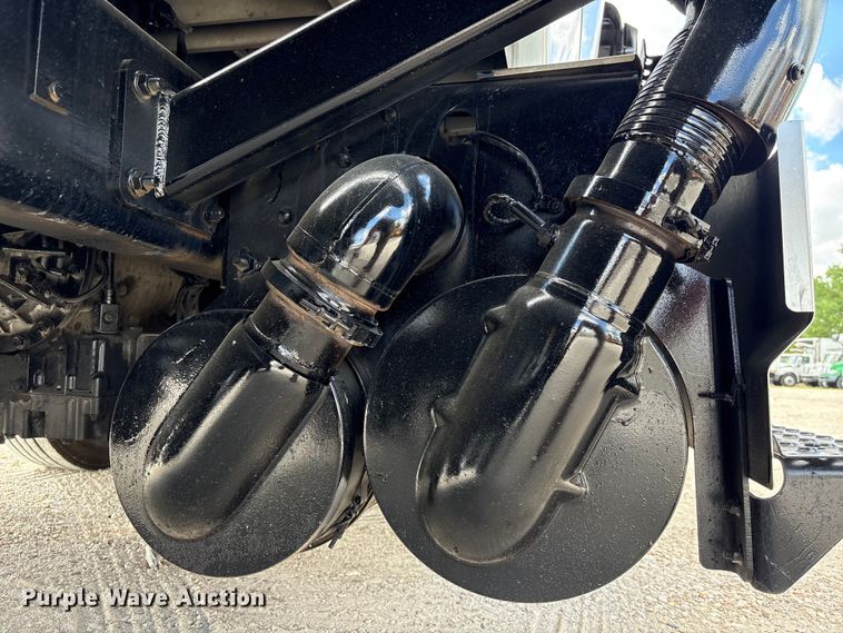 image for item EA7269 2015 International 7600 dump flatbed truck