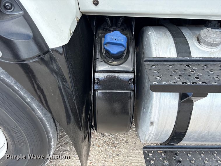 image for item EA7269 2015 International 7600 dump flatbed truck