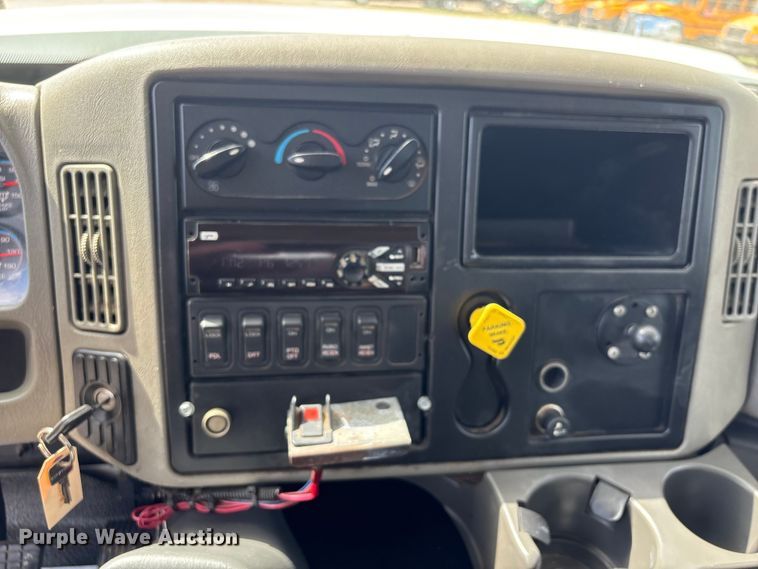 image for item EA7269 2015 International 7600 dump flatbed truck